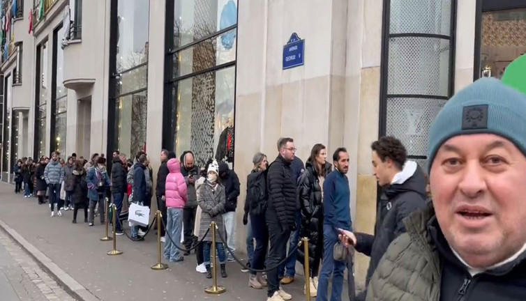 Cemal Enginyurt Erdoğan'ın dilinden düşürmediği Paris kuyruğuna girdi. Erdoğan'a böyle seslendi: Aldatıyorsun