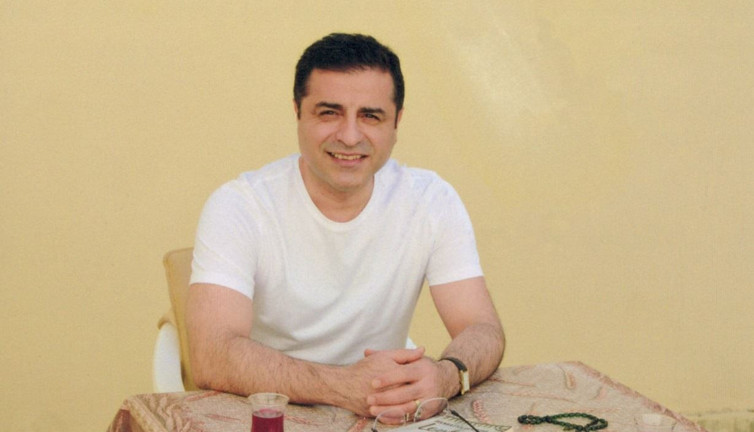 Selahattin Demirtaş: Erdoğan'a destek kararı alsak helikopterle Saray’a götürülür öğlen yemeğini orada yerim