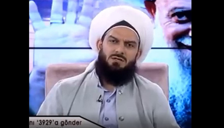 Kendisini Molla Mustafa olarak tanıtan kişinin aldatılan kadınlarla ilgili sözleri olay oldu