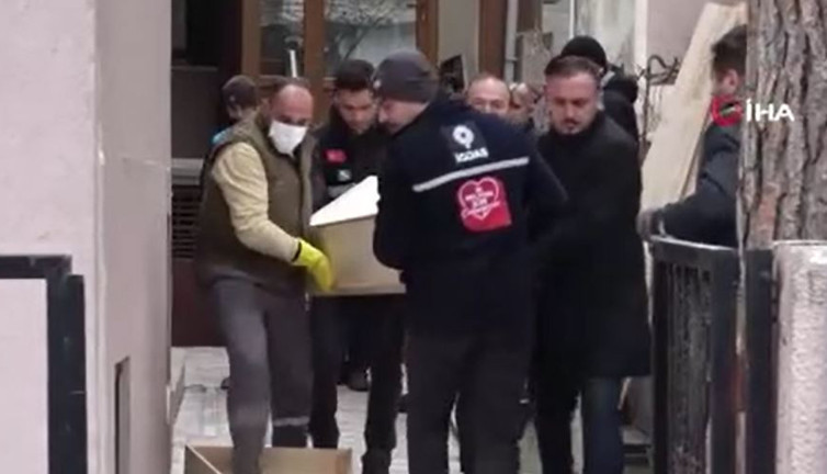 Anne ile 2 çocuğu evde ölü bulundu