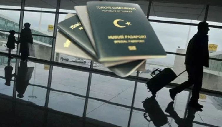 Gri pasaportla ‘İnsan kaçakçılığı yaptığı’ iddiası ile yargılanan Ersin Kilit'e 'teşekkür' belgesi