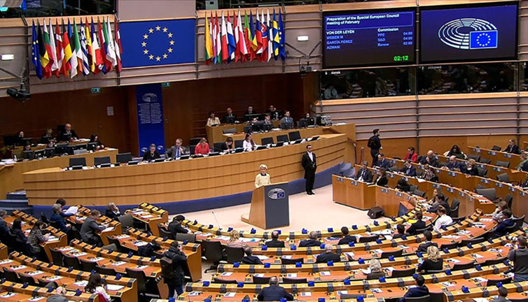 AP'de yolsuzlukla suçlanan iki milletvekilinin dokunulmazlıkları kaldırıldı