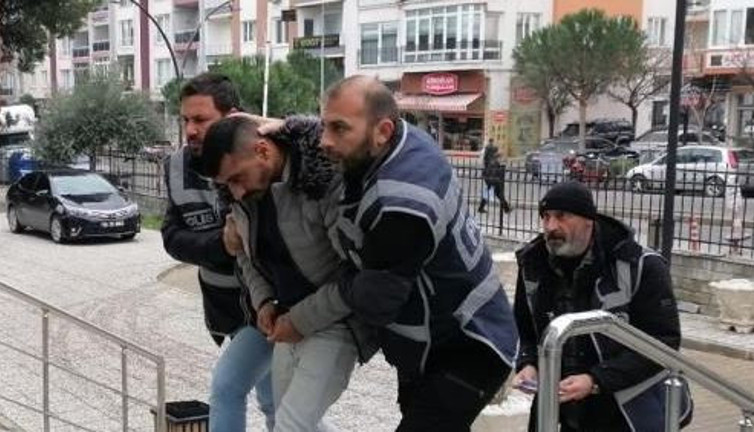 Boşandığı karısını öldürdü