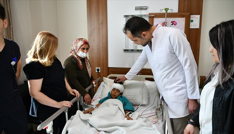 Beyin sapına yerleştirilen implantla duyacak