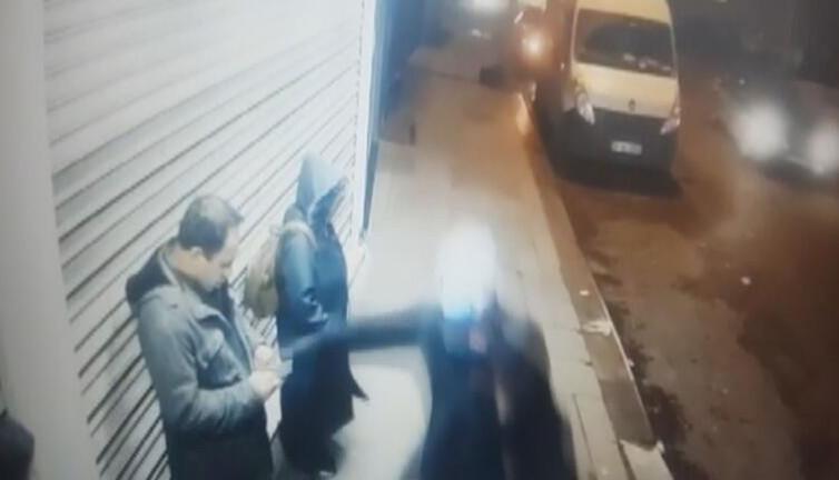 Yolda telefonla oynayanlara kötü haber. Ne olduğunu anlamadı bile