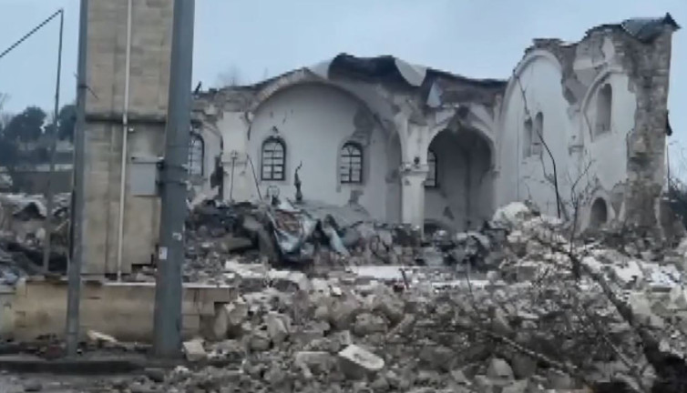 Adıyaman'da 6 asırlık tarihi Ulu Camii deprem nedeniyle yıkıldı