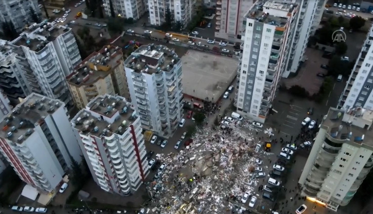 Gökdelen gibi binalara izin verildi netice ortada