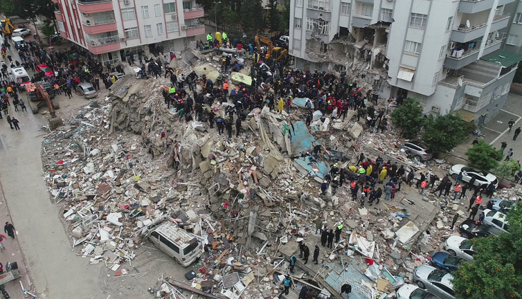 AFAD, depremzedelere yardım için SMS ve banka hesap numaralarını paylaştı