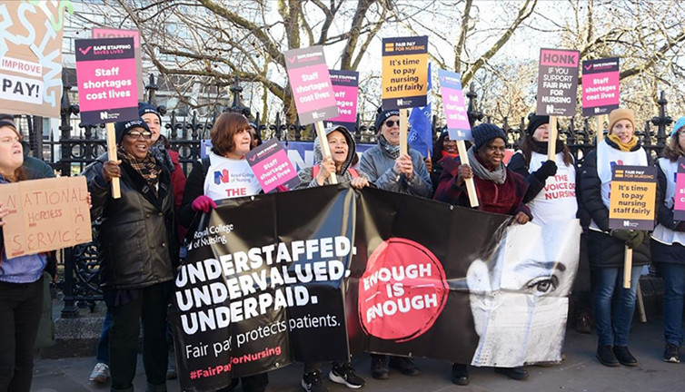 İngiltere'de hemşireler 2 gün sürecek grev başlattı