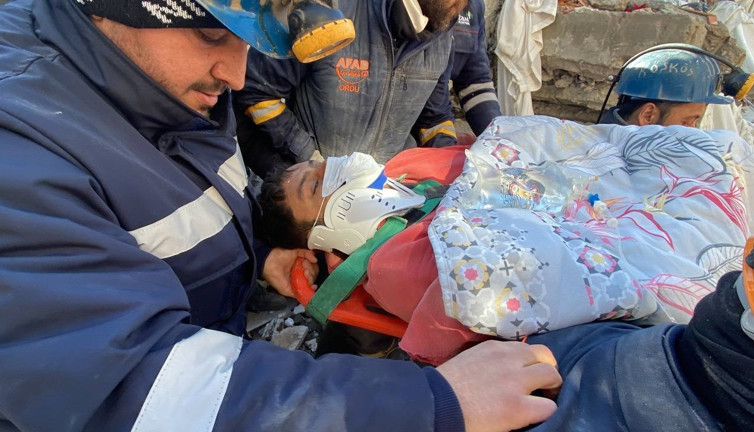 59 saat sonra sağ kurtarıldı