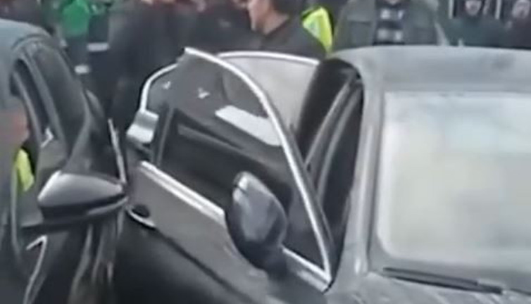 Adıyaman'da depremzede vatandaşlar tepki gösterdi, Bakan Karaismailoğlu ve Vali bölgeden ayrılmak zorunda kaldı