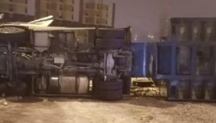 Deprem bölgesine giden TIR şoförünü kahreden kaza