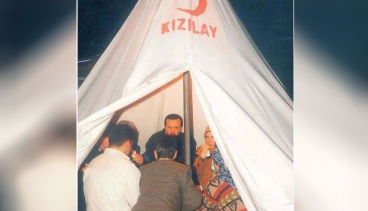 Erdoğan Marmara depreminde tek tek çadırları dolaşmış, 'kader planı' dememiş dönemin hükümetini eleştirmişti