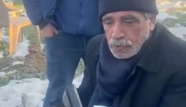 İki güzel adam. Sırtındaki montu deprem bölgesine gönderen vatandaş ve montun cebinden çıkan parayı geri gönderen depremzede