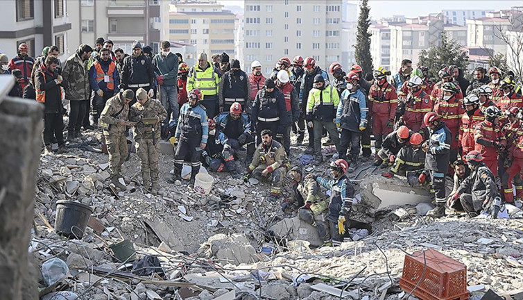 Cenazelerin kimlik tespit işlemleri sürüyor