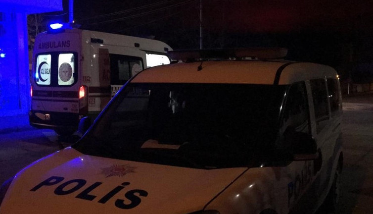 Sokak ortasında silahla vuruldu