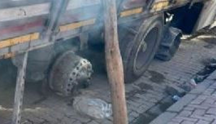 Patlayan lastikler de yardımı durduramadı