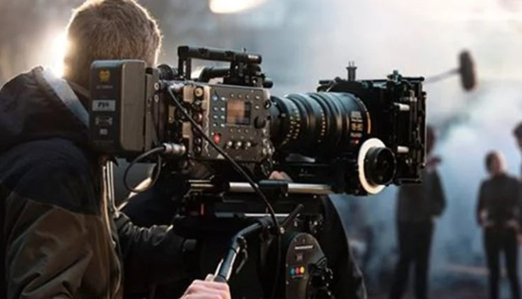 Diziler sete çıkmaya başladı. Deprem felaketi yüzünden çalışmalarına ara vermişlerdi.