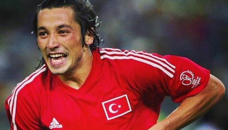 İlhan Mansız depremzedeler için en değerli formasını satışa çıkardı