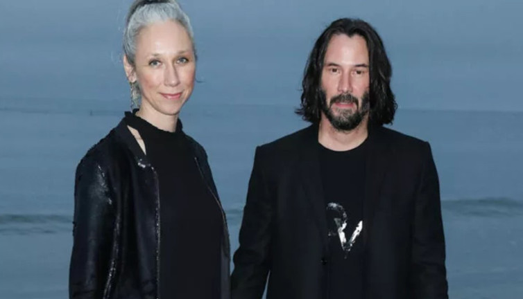 Keanu Reeves'in sevgilisi takipçilerini depremzedeler için AHBAP ve AKUT'a yardım etmeye çağırdı
