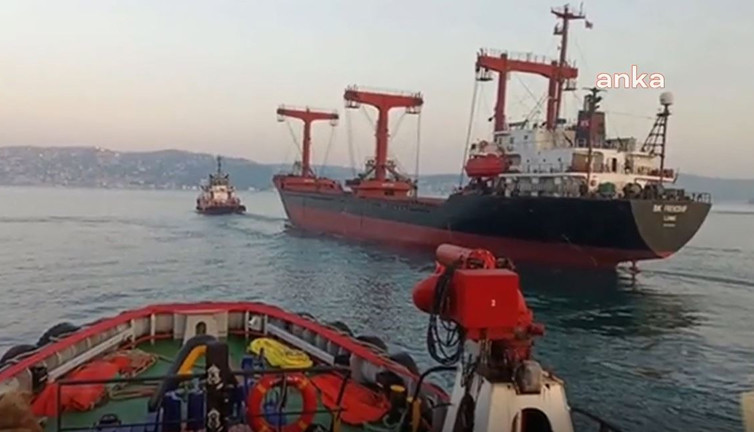 İstanbul Boğazı'nda arıza yapan gemi kurtarıldı