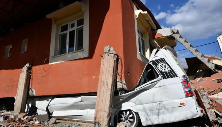 Uyanık sigortacıların deprem fırsatçılığı. Deprem bölgesi dışında bakın ne yapıyorlar