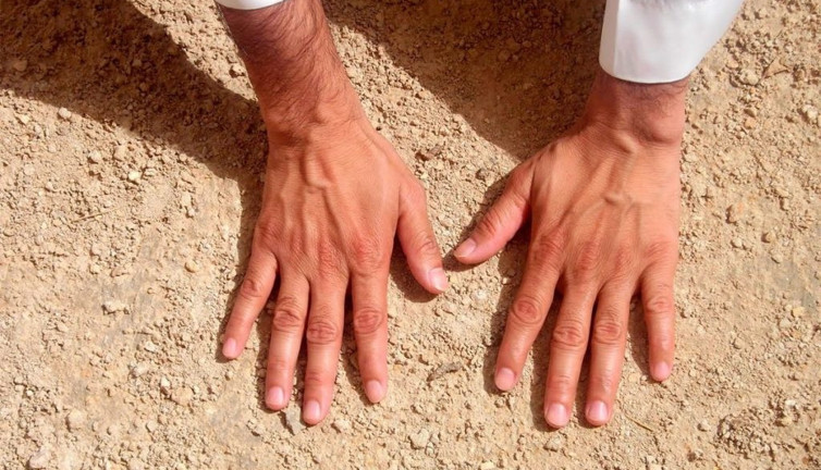 Teyemmüm abdesti nedir nasıl alınır? Su olmayan yerde nasıl abdest alınır?