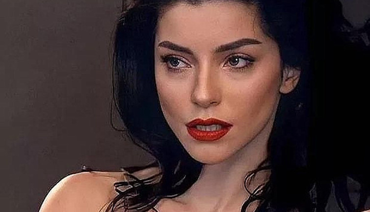 Merve Boluğur afet bölgesinden döner dönmez eleştirilere sert yanıt verdi. Depremzedelere yardım için gitmişti