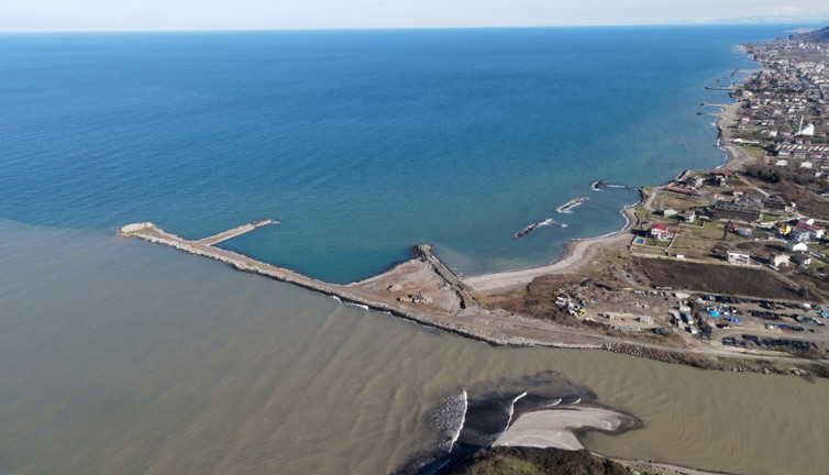 Ordu İdare Mahkemesi Melet Irmağı'na yapılan balıkçı barınağı için yürütmeyi durdurma kararı verdi