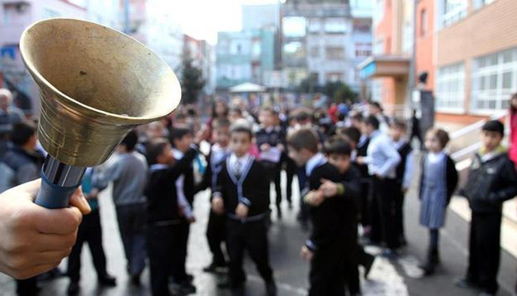 Depremin ardından. 71 ildeki öğrenciler için ikinci dönem bugün başlıyor