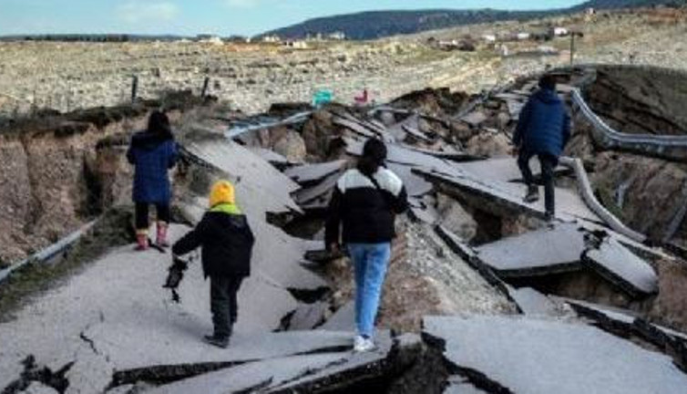 Deprem yolu böyle yardı