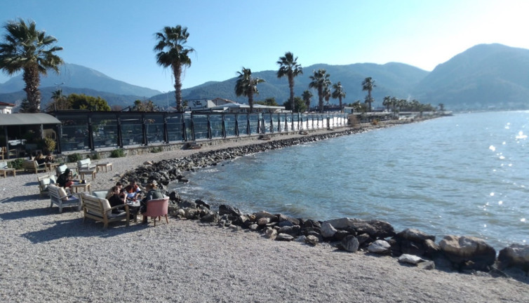 Deniz suyu 10 metre çekildi