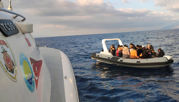 Datça’da 20 düzensiz göçmen kurtarıldı