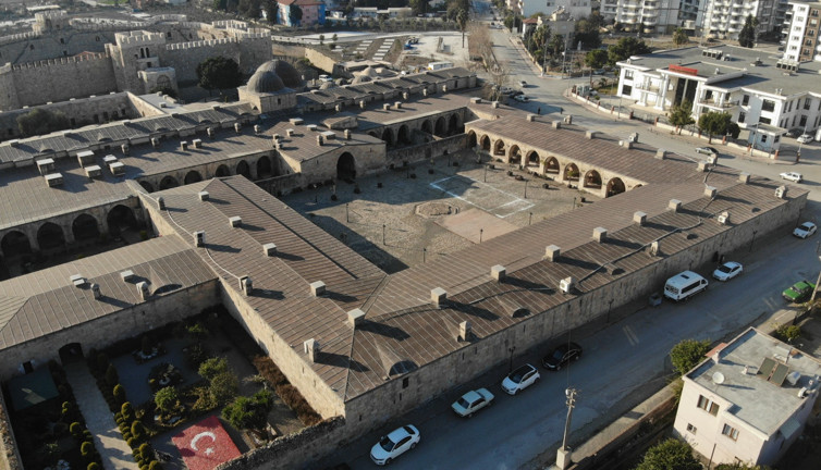 Hatay’da depremzedeler Mimar Sinan’a sığındı. 1574’te yapılan eserde taş yerinden oynamadı