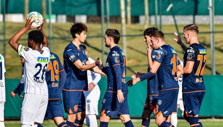 5 gollü hazırlık maçında kazanan Başakşehir