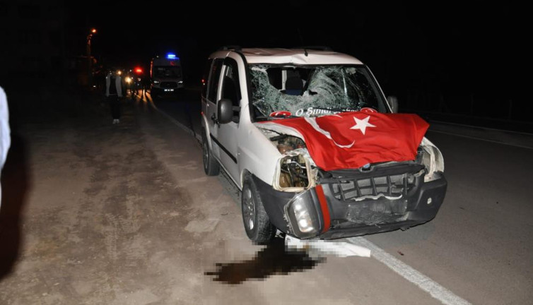 Yaşlı adama dakikalarca kalp masajı yaptılar ama kurtaramadılar. O anlar kamerada