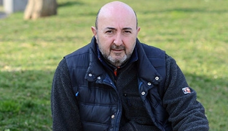 Kabataş yalancısı İsmet Berkan depremin 17.gününde çadır bulamayan vatandaşları duymazdan gelirken 99’da neler yazmış neler