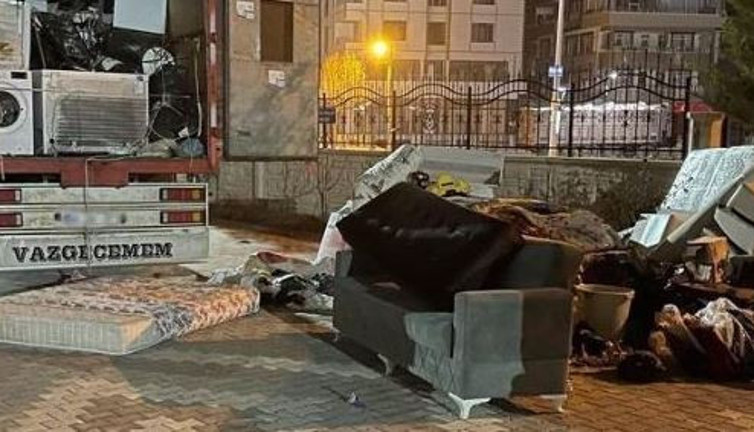 Ev eşyası taşıyan kamyondan 190 kilogram esrar çıktı