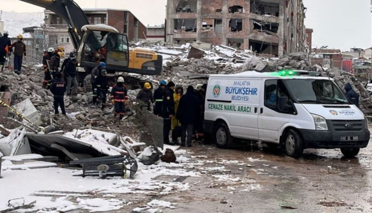 Depremde yerle bir olan otellerin siyasi bağlantıları ortaya çıktı