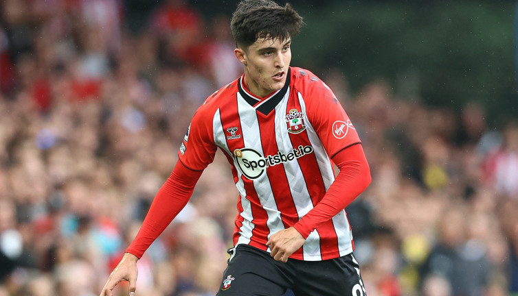 Premier Lig devleri Livramento'nun peşinde. İngiliz basını yazdı