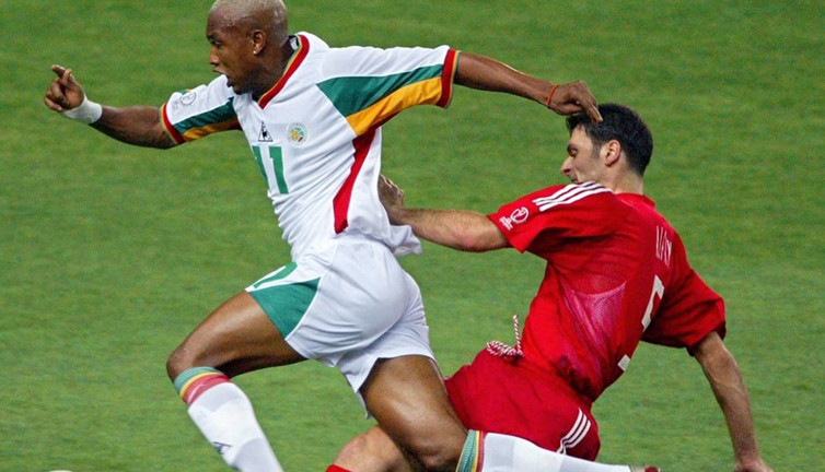 Senegalli eski milli futbolcular formalarını açık arttırmaya çıkaracak