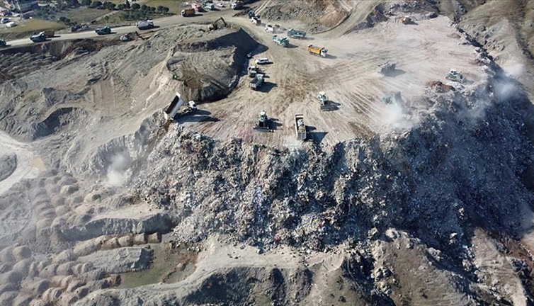 Yürek burkan görüntü! Enkaz alanı ‘dağ’ gibi yükseliyor