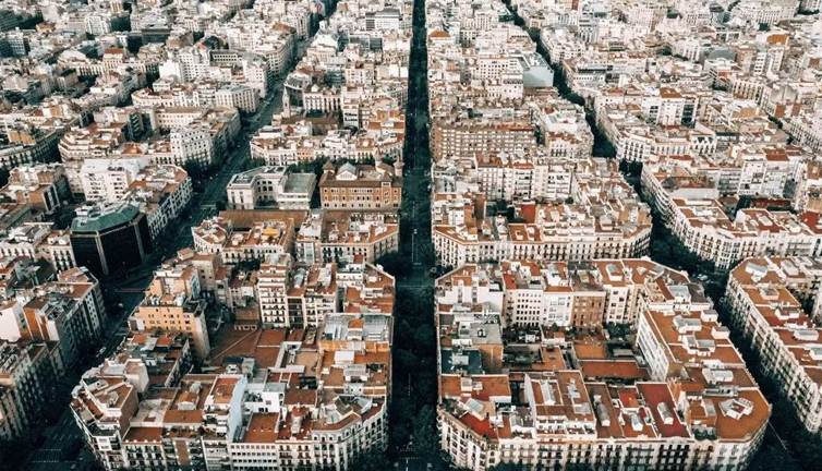 Şehir ve şehircilik böyle olur. Sayın Çevre ve Şehircilik Bakanı burası neresi biliyor musun. Hiç gökdelen görüyor musunuz