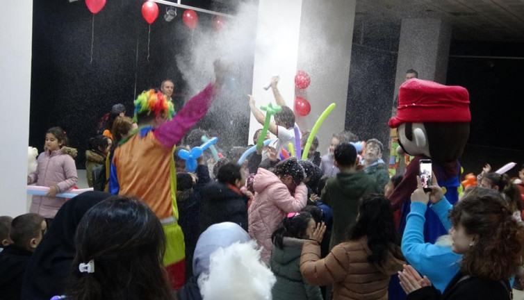 Depremzede çocuklara moral etkinliği