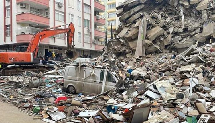 Kahramanmaraş'ta enkaz kaldırma işi AKP'li isme gitti. Depremde bile yandaş ihya ediliyor