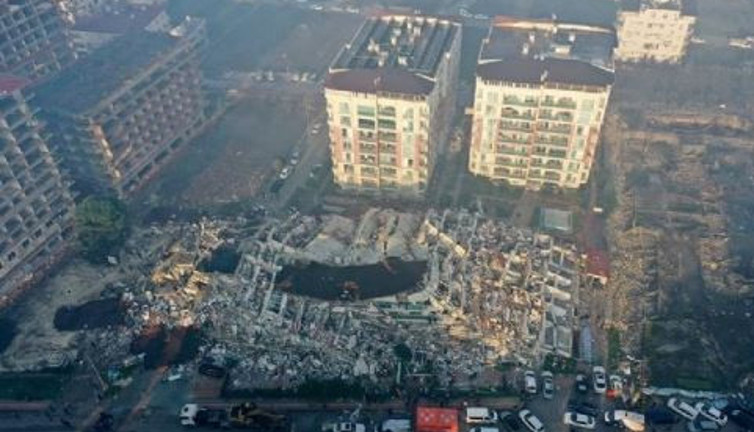 Hatay’da 105 kişinin öldüğü Rende Sitesi'nin sahibi yaş haddinden serbest bırakıldı