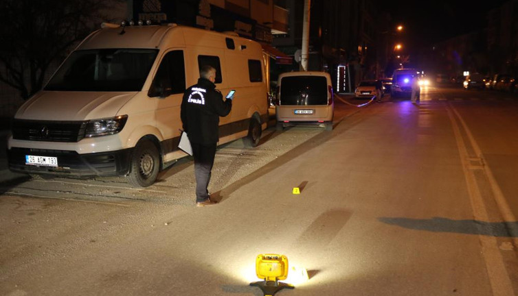 Silah seslerini duyan börekçi kavgaya bakınca o da vuruldu