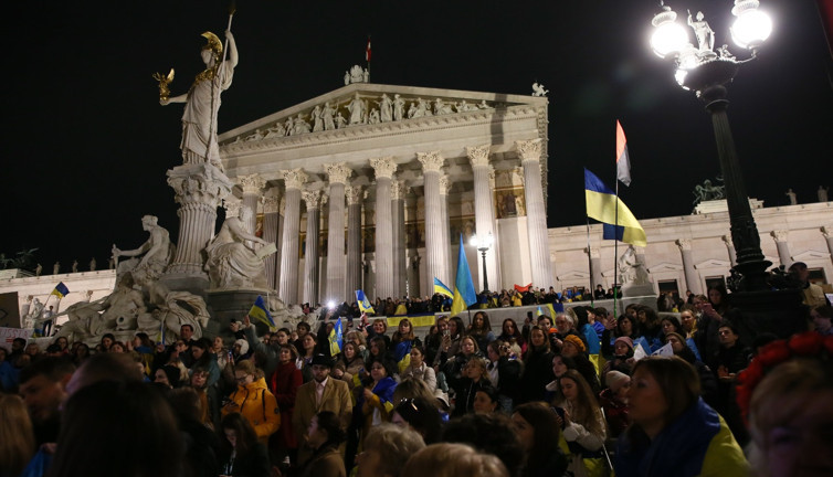 Avusturya'nın tarihi sarayında yapılan Neonazi balosu ülkeyi karıştırdı