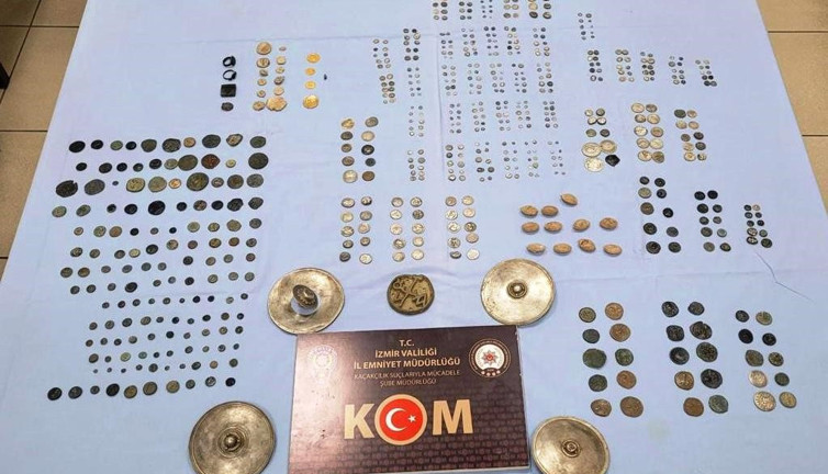 İzmir'de tarihi eser kaçakçılarına operasyon (25 Şubat 2023)