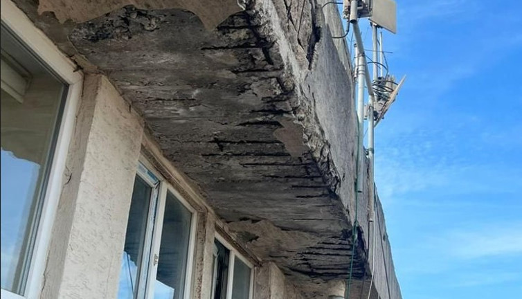 Çapa Tıp Fakültesi'nde büyük skandal. Çocuk acil ve diğer binalar her an çökmek üzere